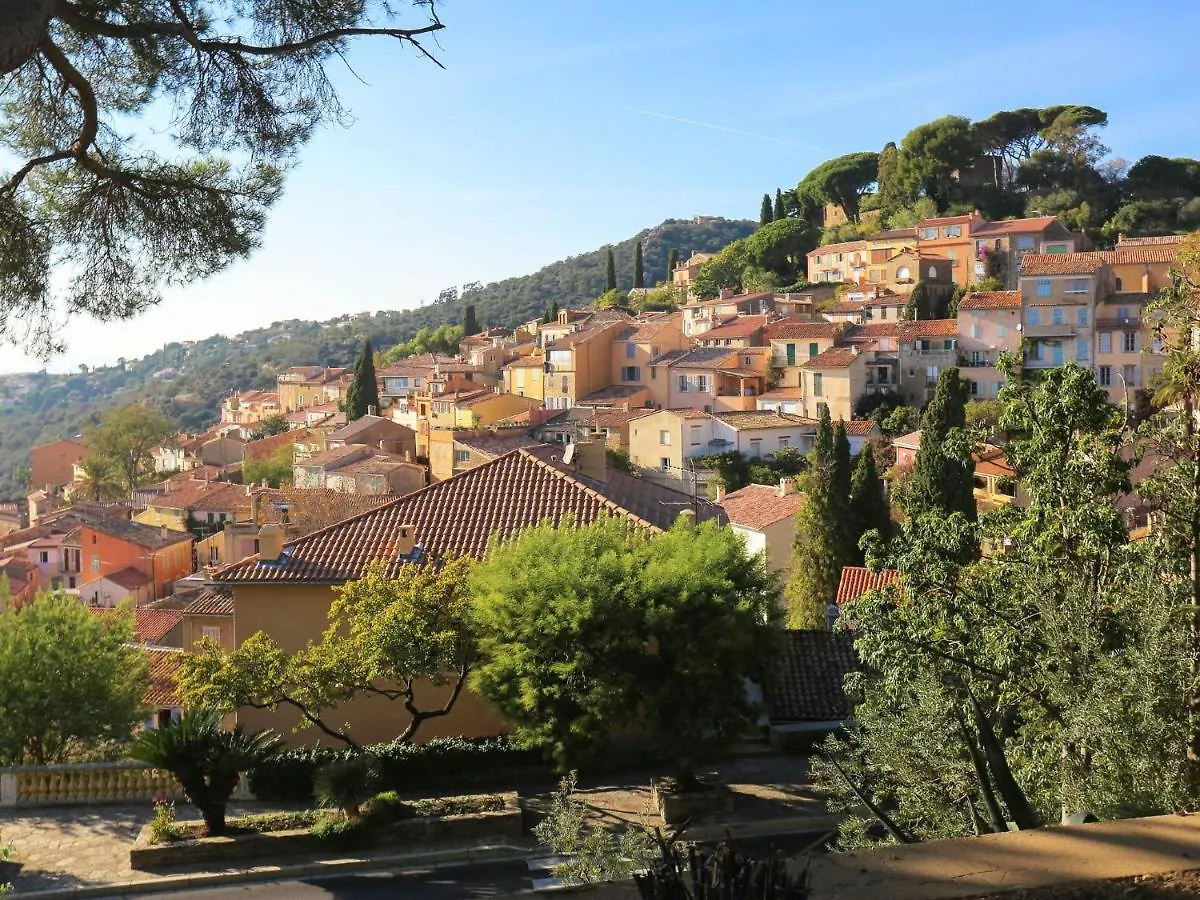 Snug Holiday Home In Bormes Les Mimosas With Pool