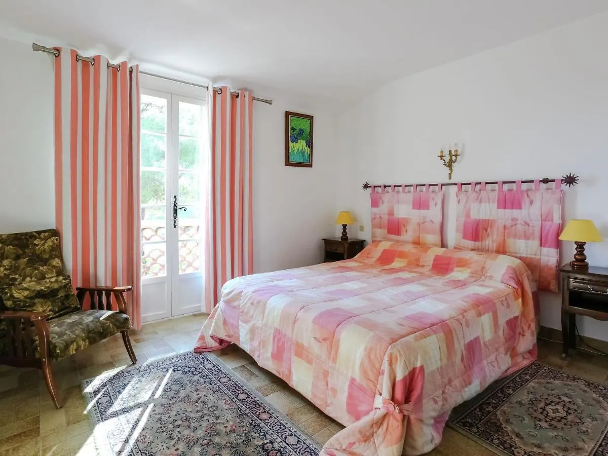 Snug Holiday Home In Bormes Les Mimosas With Pool