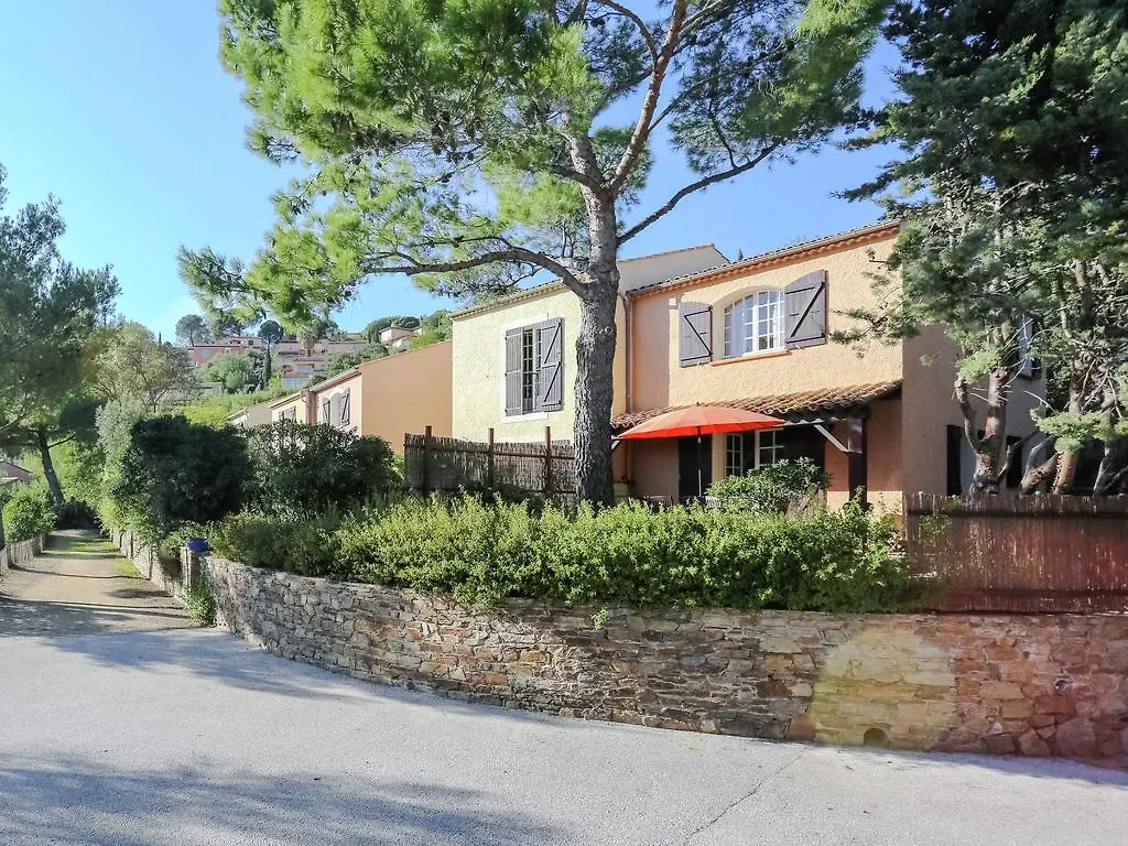 Snug Holiday Home In Bormes Les Mimosas With Pool